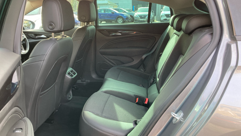 Vauxhall Insignia 1.6 Turbo D ecoTec [136] SRi Nav 5dr Diesel Hatchback